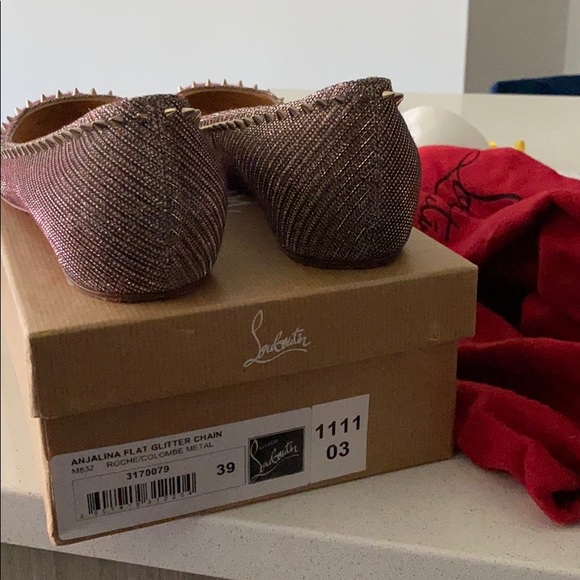 Shoes - Picture 2 of 4